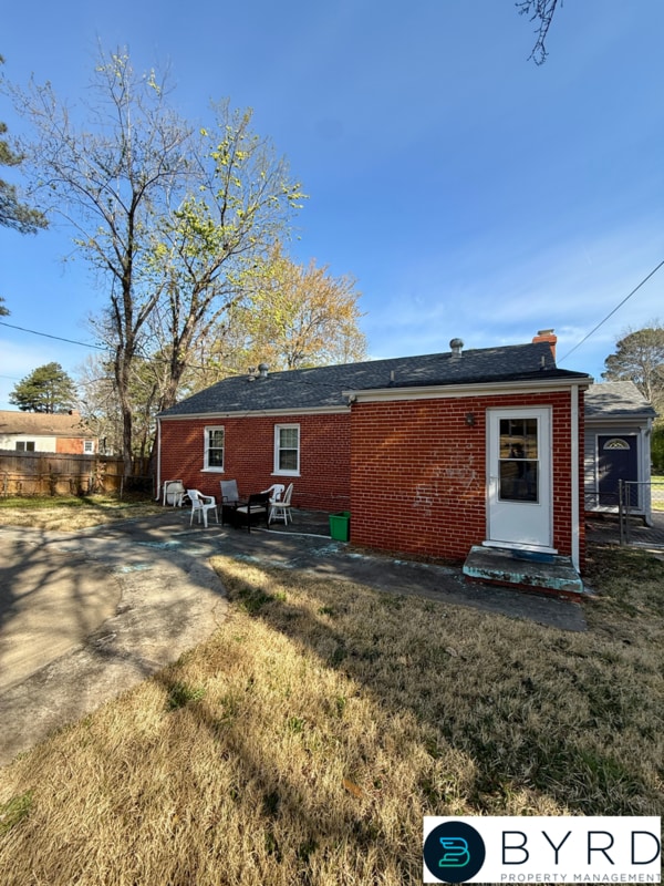 Building Photo - 9023 Farmington Dr