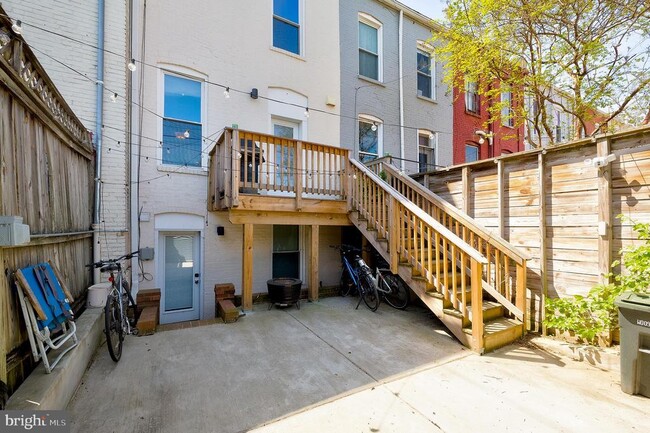 Building Photo - 1214 Linden Pl NE