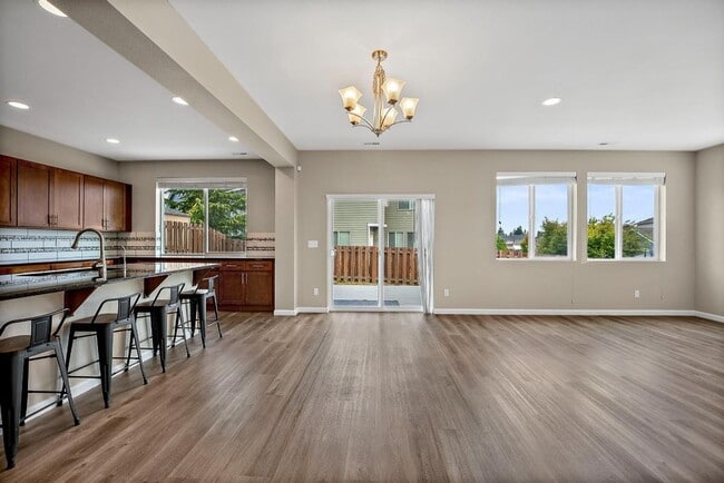 Building Photo - Spacious Spanaway Home w/ A/C & 5 Bedrooms...