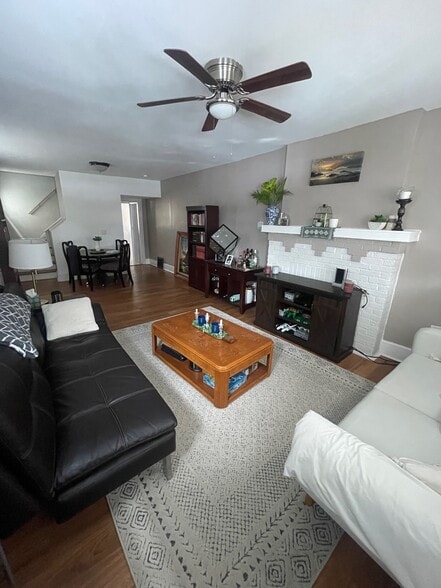 Family and living rooms - 2439 Medary Ave