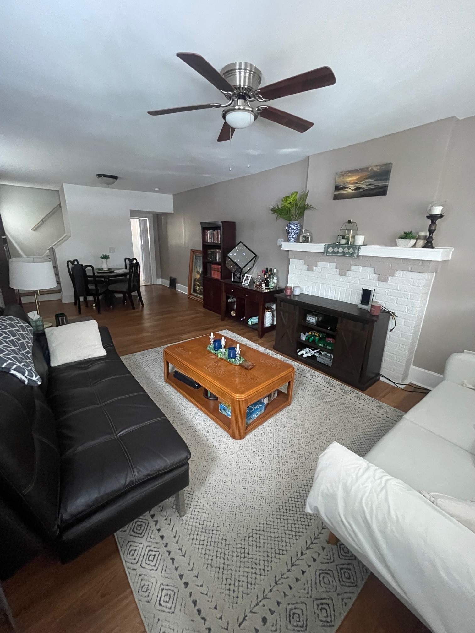 Family and living rooms - 2439 Medary Ave