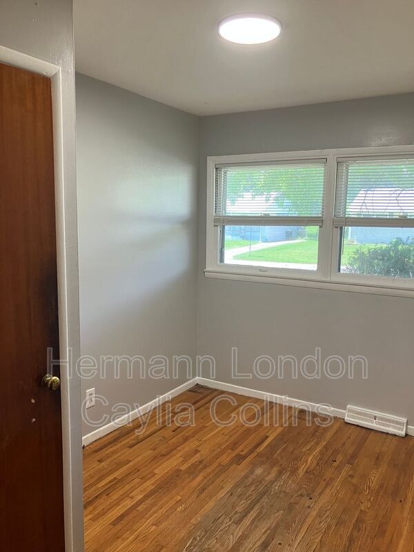 Building Photo - 10442 Renfrew Dr