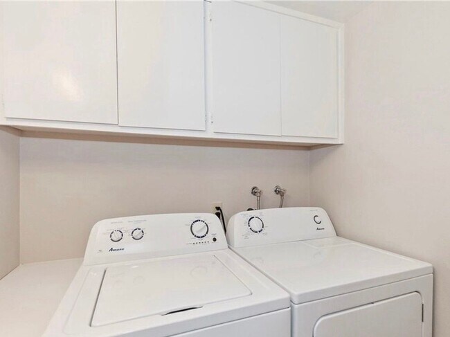 Building Photo - 209 Cool Creek Ln