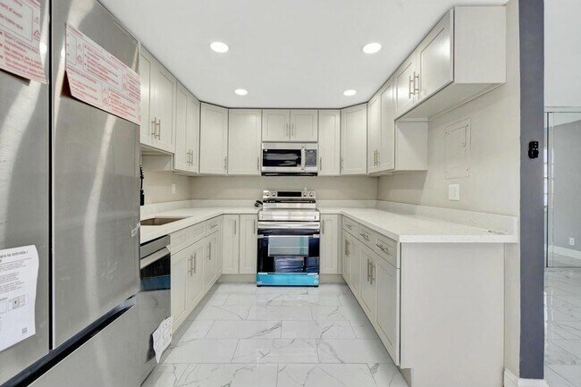 Building Photo - 152 Burgandy Way