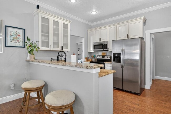 Building Photo - 5911 N Highland Ave