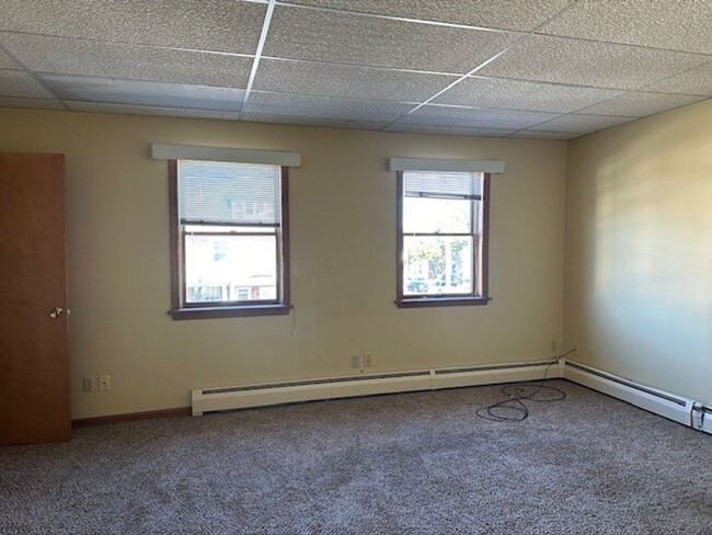 Building Photo - 2 Bedroom 2 Bathroom 2nd and 3rd floor Apa...