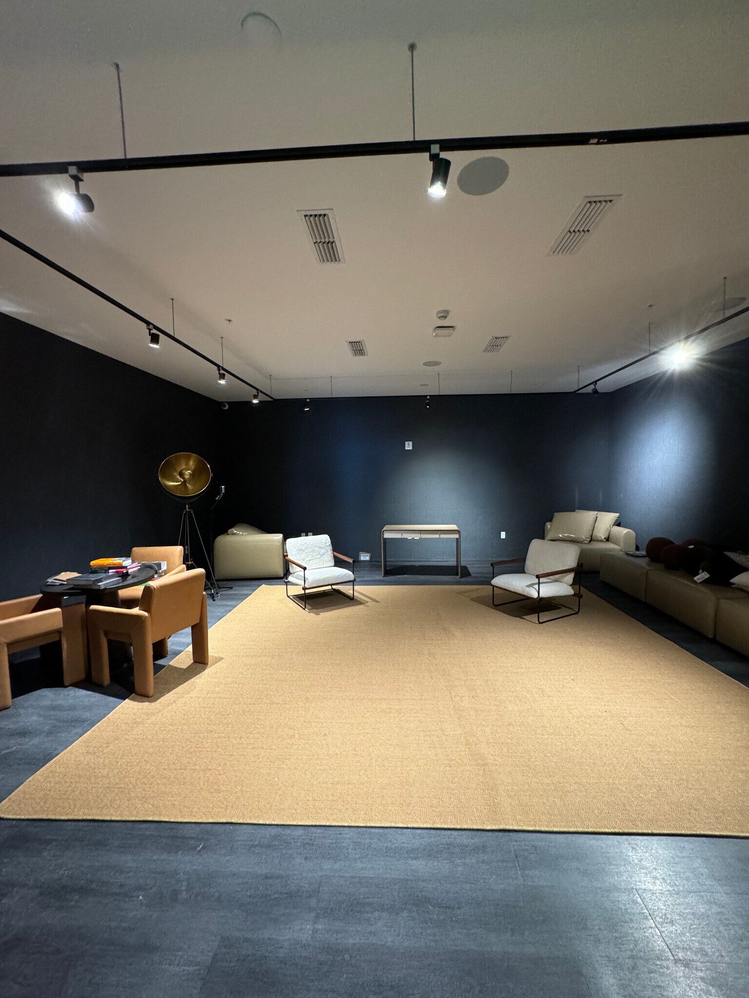 Building Photo - 132 NE 22nd St