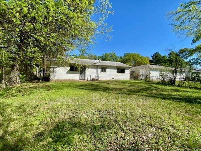 Building Photo - 323 W 83rd St