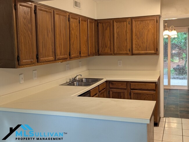Building Photo - 4101 Five Oaks Dr