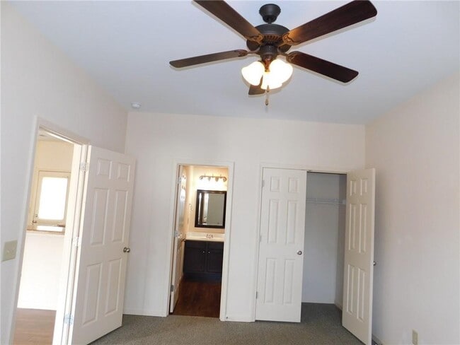 Building Photo - 40 Lora Ln