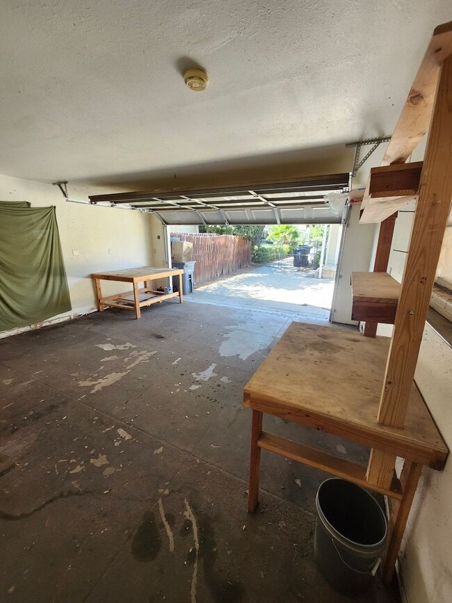 Building Photo - Charming Colonial-Style 2-Bedroom Home in ...