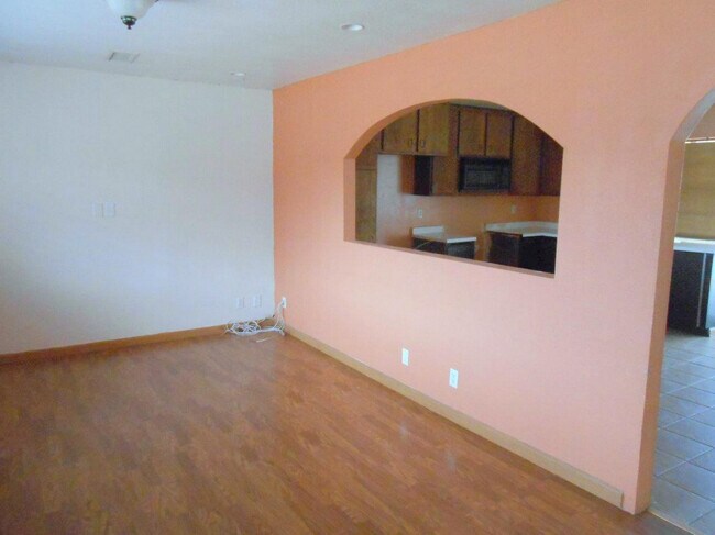 Building Photo - Spacious 1 story home in Spring Valley