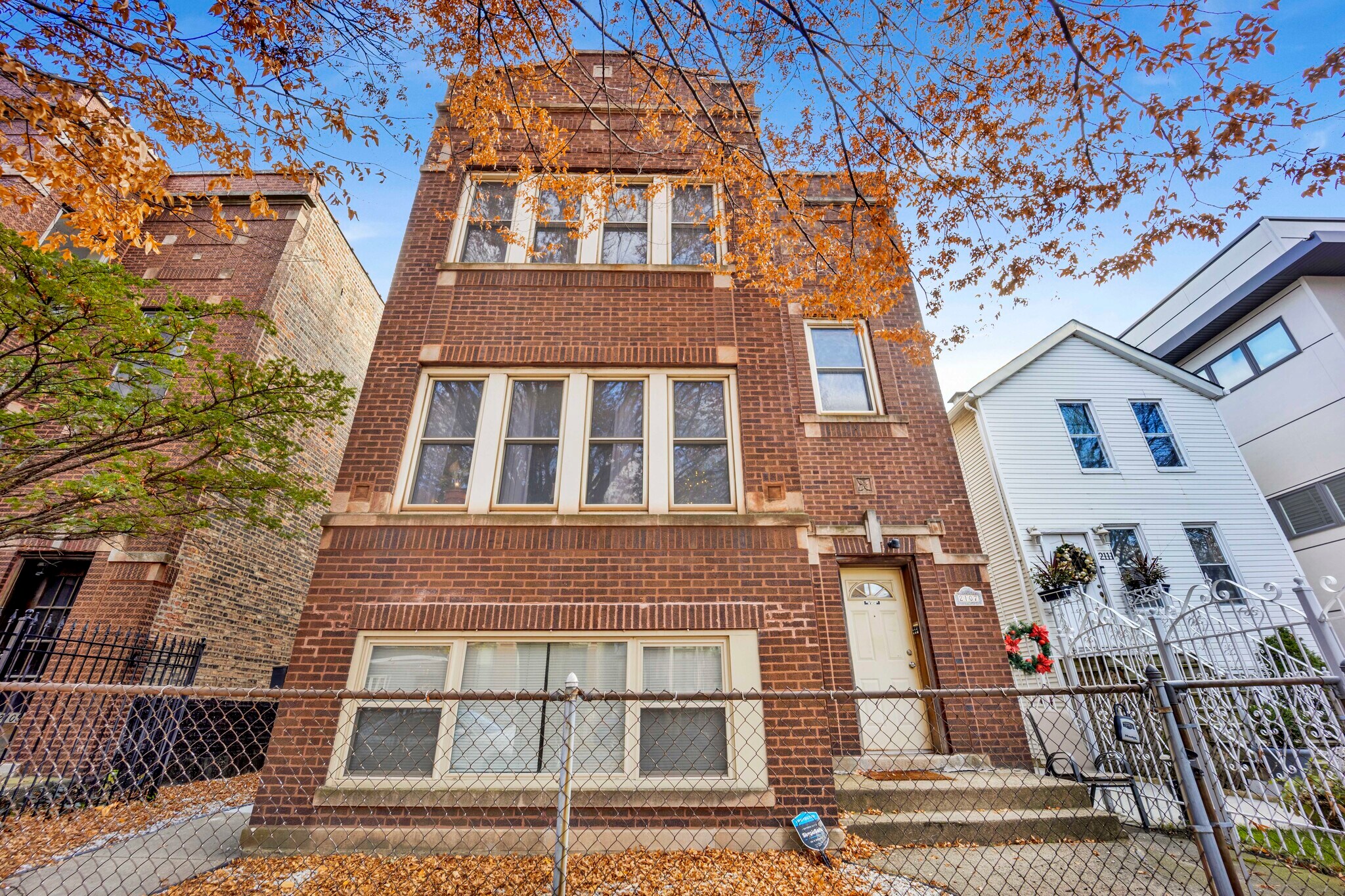 Building Photo - 2107 W Huron St