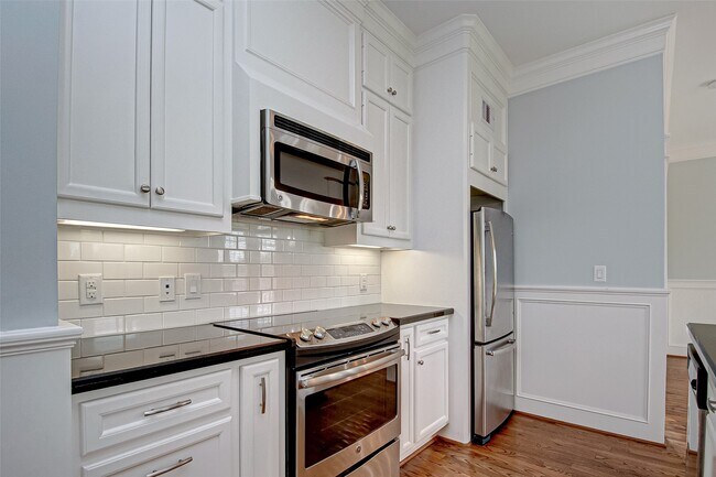 Building Photo - 2802 Morrison St