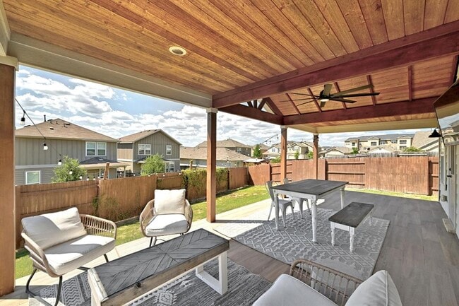 Building Photo - 126 Silktassel Way