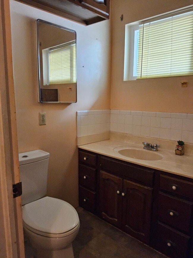 Building Photo - 3 Bedrooms, 2 Bath Home for Rent