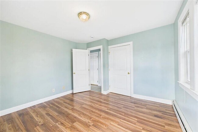 Building Photo - 136 Almy St