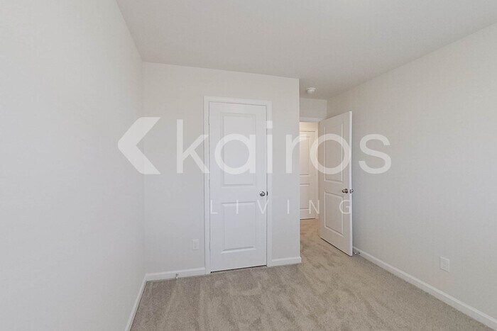 Building Photo - 2215 Banyon Cir