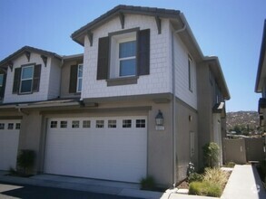 Building Photo - 3 Bedroom/2.5 Bathrooms Two Story Townhous...