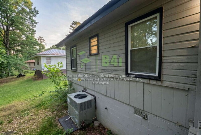 Building Photo - 1313 Ridgeview Dr