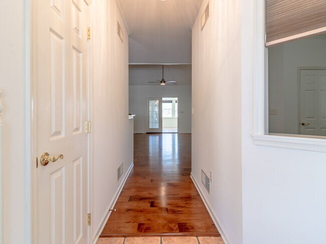 Building Photo - Single family - unfurnished - YEAR ROUND rental - Mill Pond Acres