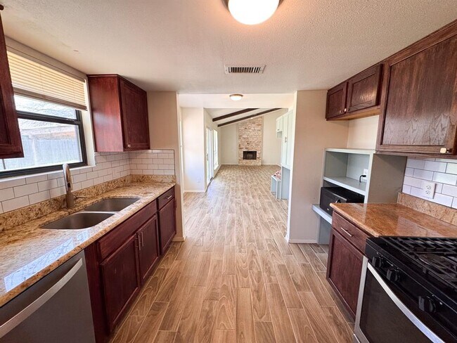 Building Photo - 505 Cambridge Dr