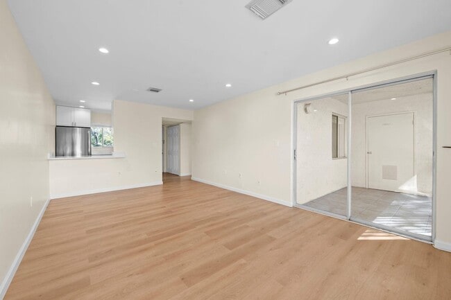 Building Photo - 830 SW 9th St Cir