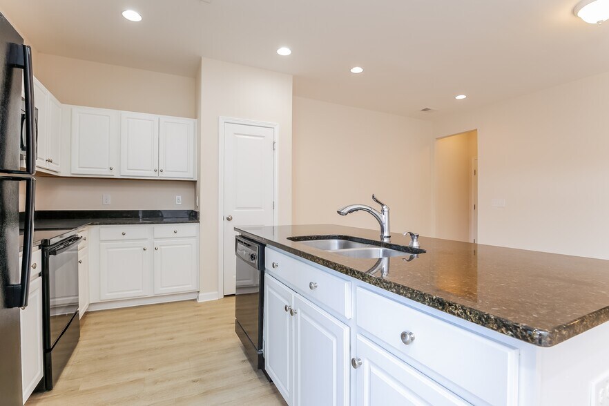 Building Photo - 34 Rivers Point Row