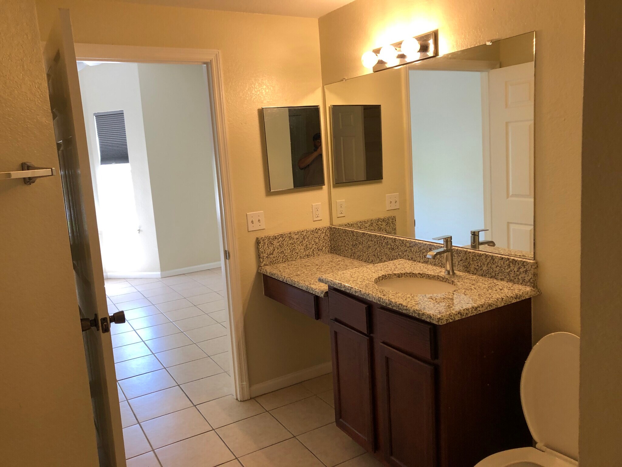 Building Photo - 2801 Chancellorsville Dr