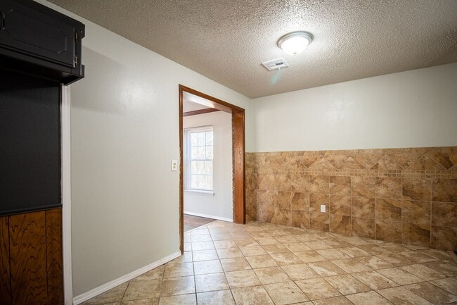 Building Photo - Great 3 Bed 2 Bath in OKC!
