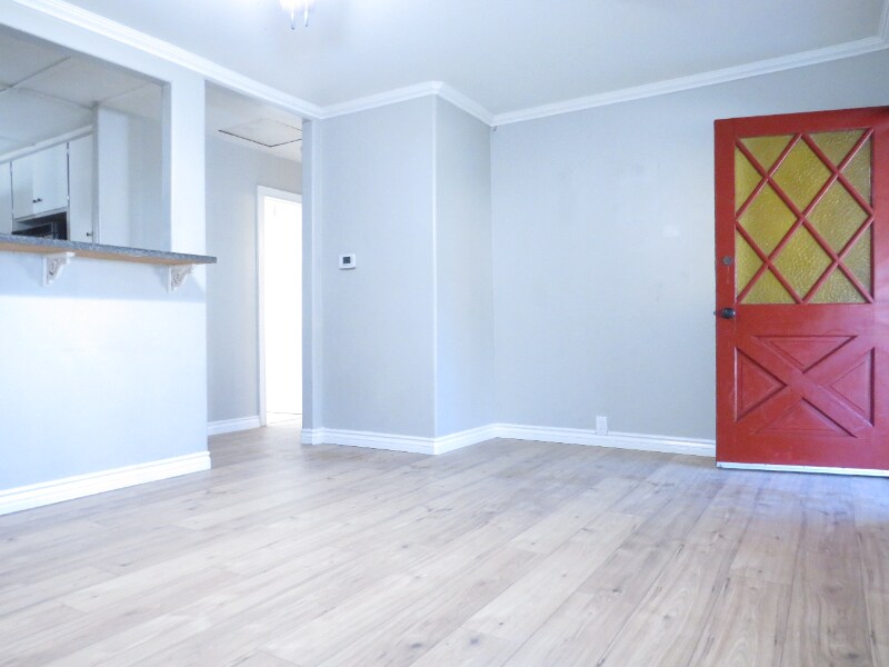 Building Photo - 934 Plaza Serena