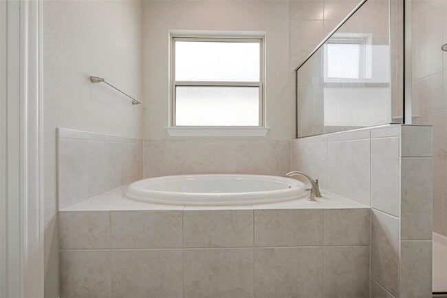 Building Photo - 4620 Katherine Dr