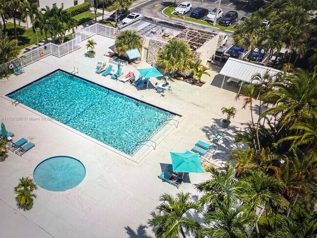 Building Photo - 20200 W Country Club Dr