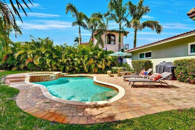 Building Photo - 390 N Juno Ln