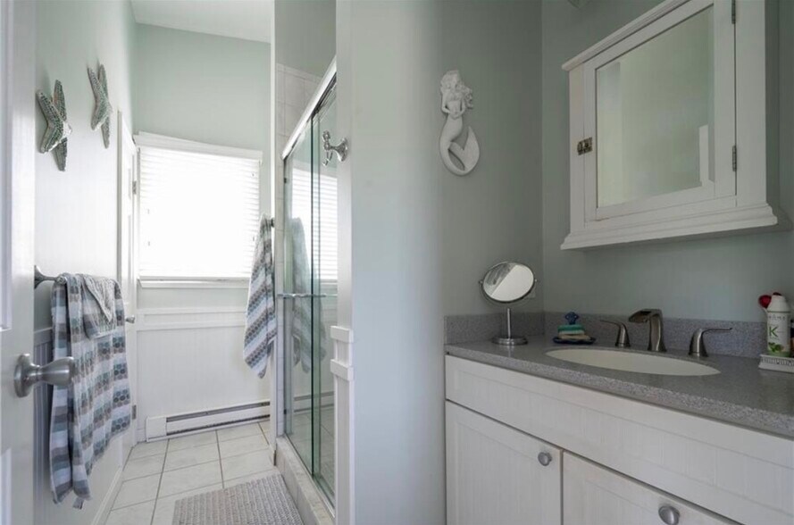 Upstairs bathroom - 23 Wilson Dr