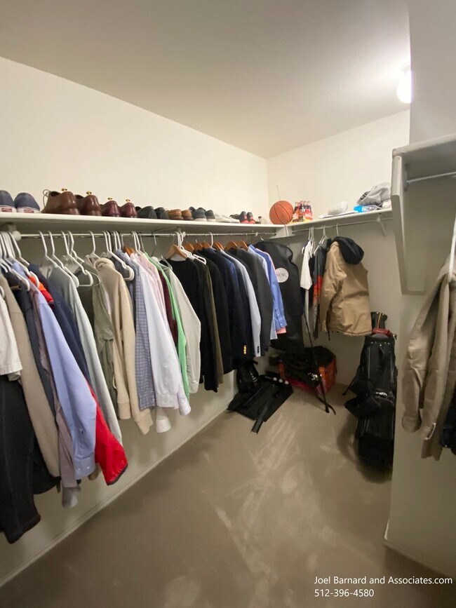 Building Photo - Available July 6: Very Clean, Well Maintai...