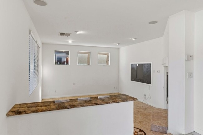 Building Photo - 612 Silver Grove St