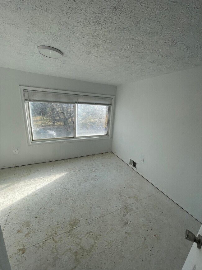 Building Photo - 436 S Washington St