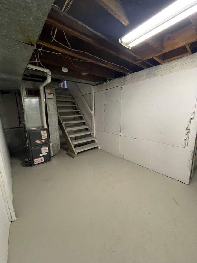 Building Photo - 3 Bedroom 1 Bath Home