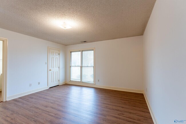 Building Photo - 106 Cranberry Way