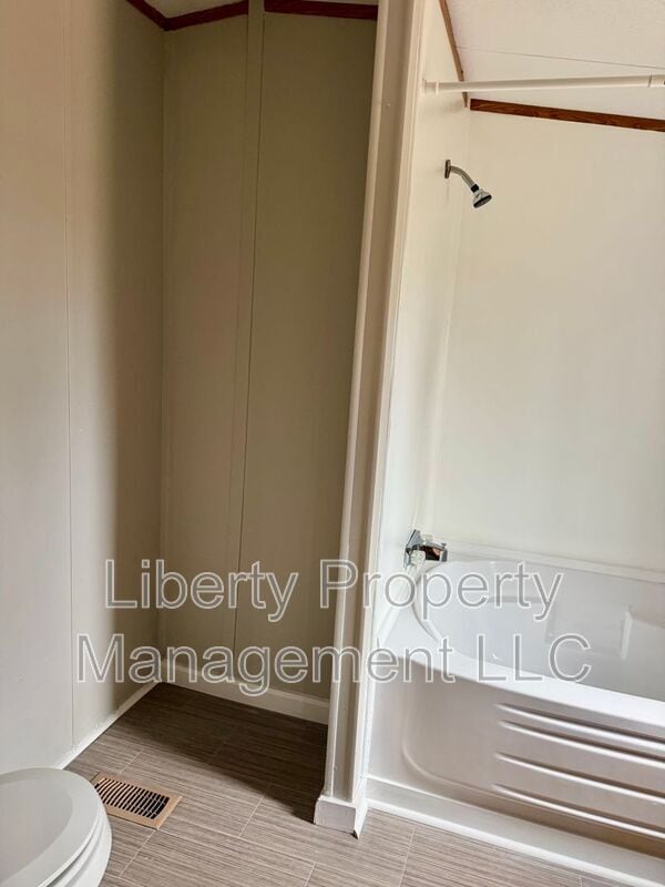 Building Photo - 48 Hillside Ln