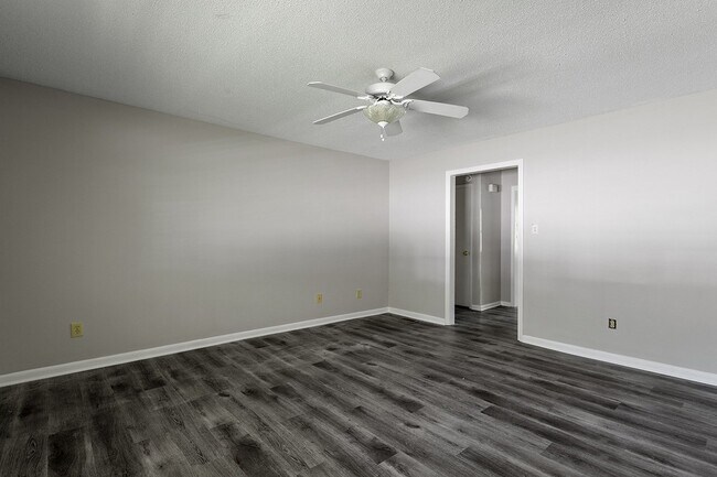 Building Photo - 7 Jadewood Ct