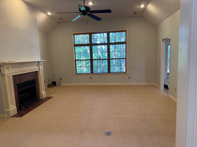 Building Photo - 166 Country Bluff Dr