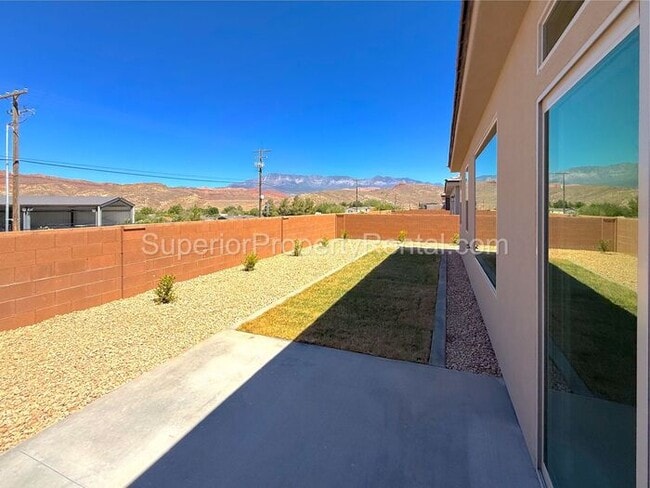 Building Photo - New 3 bed, 2 bath home with two car garage