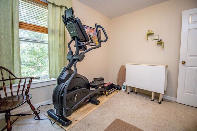 Building Photo - 3 bed, 2.5 bath Duplex