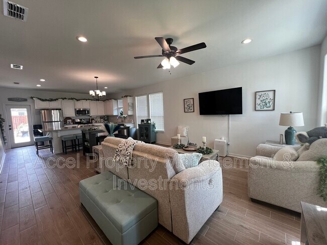 Building Photo - 3218 El Paso Dr