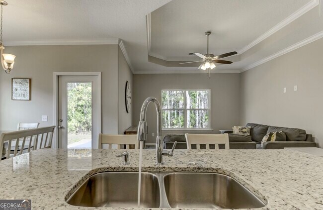 Building Photo - 204 Gary Cir