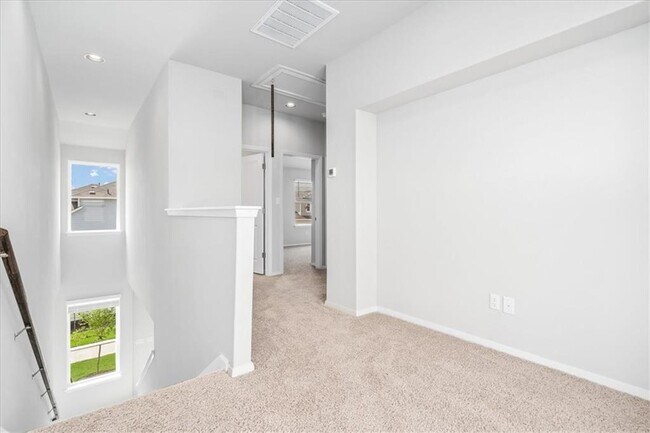 Building Photo - 179 Living Reef Dr