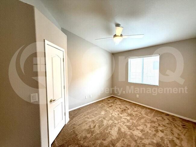 Building Photo - 142 W Smoke Tree Rd