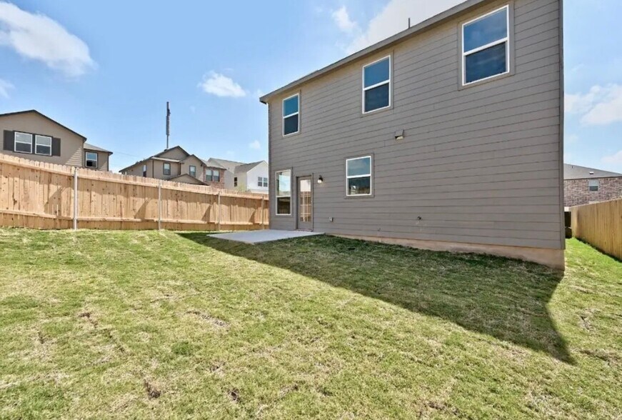 Building Photo - 7700 House Finch Dr
